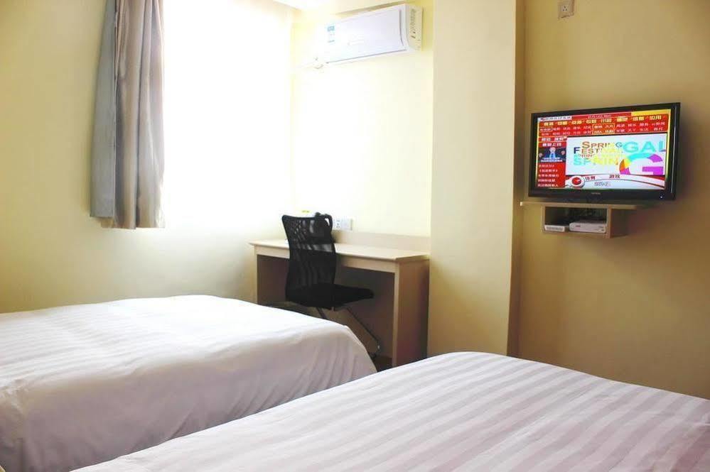Hanting Hotel Yibin Zhongshan Street Exterior photo