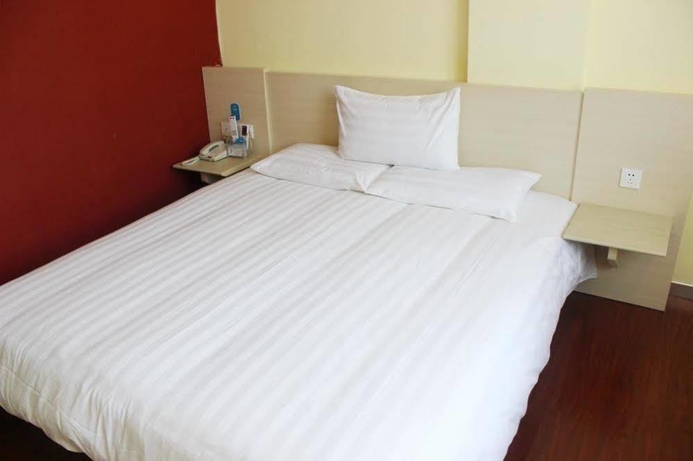 Hanting Hotel Yibin Zhongshan Street Exterior photo